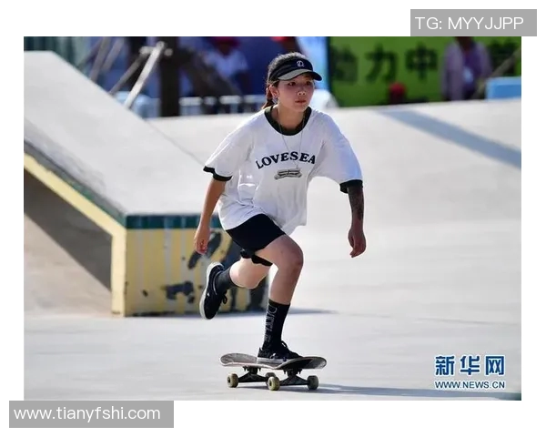 重庆滑板队在极限运动嘉年华中的灵活性表现引发热议与赞赏 重庆滑板队在极限运动嘉年华中的灵活性表现引发热议与赞赏