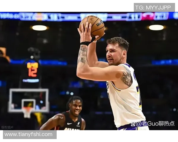 湖人对阵热火精彩对决回顾10月7日比赛亮点与分析