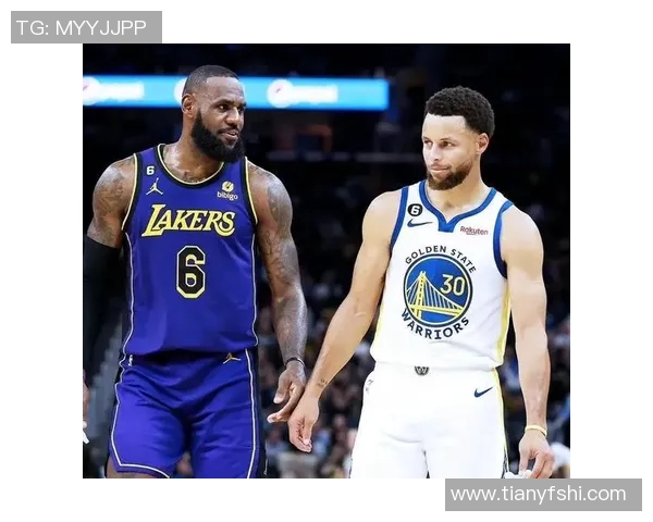 洛杉矶快艇与金州勇士激战正酣谁能在NBA赛场上笑到最后