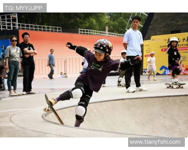 重庆极限运动队在世界滑板锦标赛中以80分稳居积分榜首位