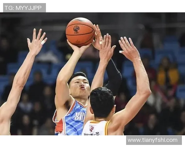 CBA1205新疆队与山东队激战正酣精彩对决引发球迷热议 CBA1205新疆队与山东队激战正酣精彩对决引发球迷热议