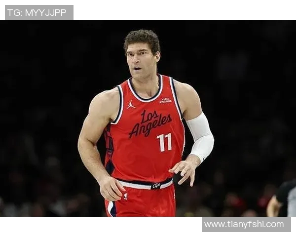 布鲁克洛佩斯：从篮球新星到NBA顶尖中锋的成长之路